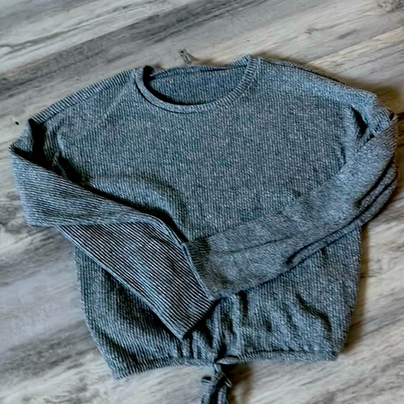 Gray sweater - Picture 1 of 2
